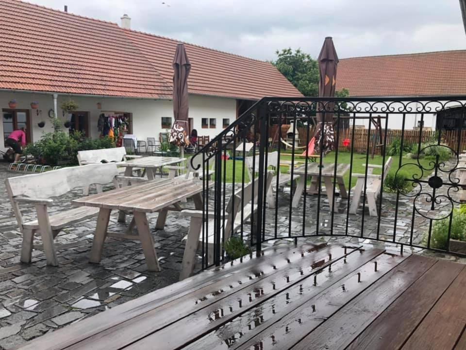 Penzion a hospoda Na statku Hluboká nad Vltavou Exteriér fotografie